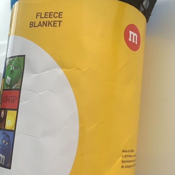 🎉Final sale🎉M&M’s Fleece blanket - Picture 5 of 7